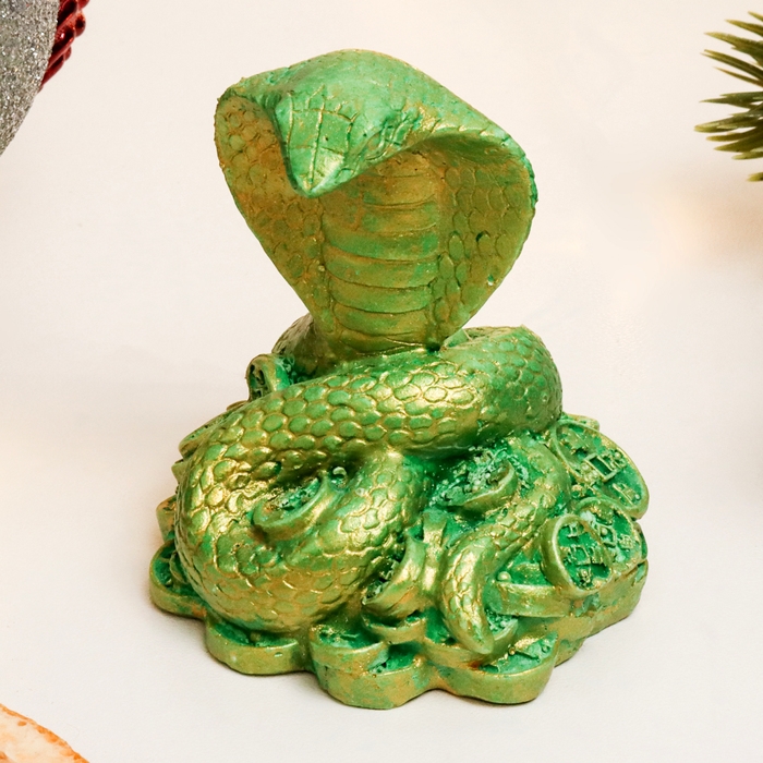 Новый год. Символ 2025. Фигура Новый год. Символ 2025. Фигура "Змея Кобра на деньгах" зеленый с позолотой, 8х5х5см