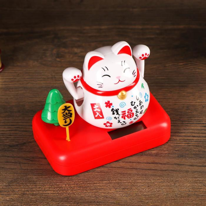 Маятник пластик от солнечной батареи Маятник пластик от солнечной батареи "Кот Манэки-нэко с деревом" белый 8х10х6 см