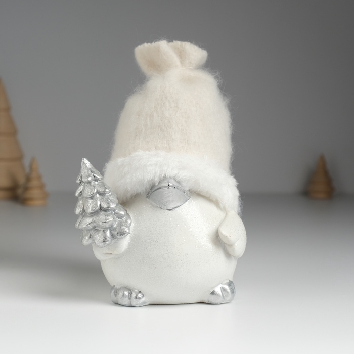 Сувенир полистоун Сувенир полистоун "Воробушек в шапке, с серебристой ёлкой" 10х8,5х13 см