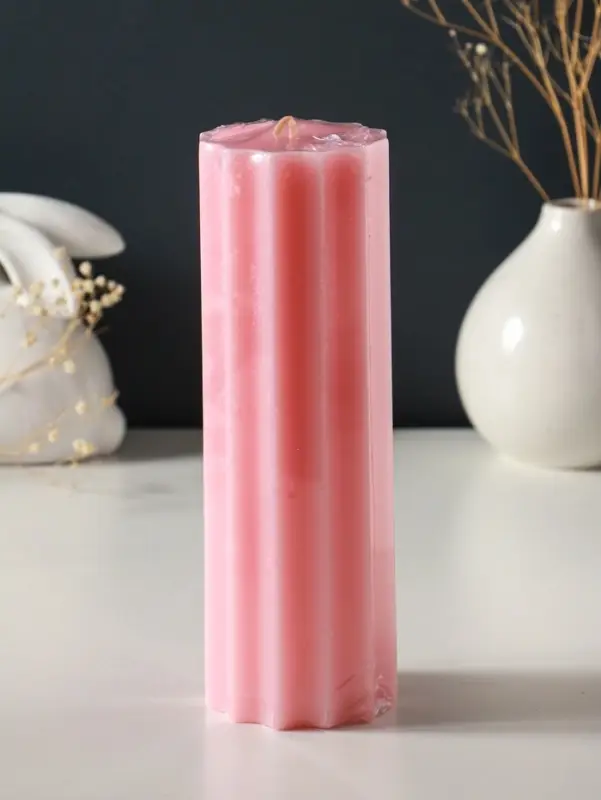 Свеча-цилиндр 7х20 см, 600 гр, с крупными гранями, розовый Свеча-цилиндр 7х20 см, 600 гр, с крупными гранями, розовый