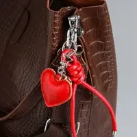 Брелок на карабине кожзам "Сердце" с узлом, красный 21х5,5х1,5 см