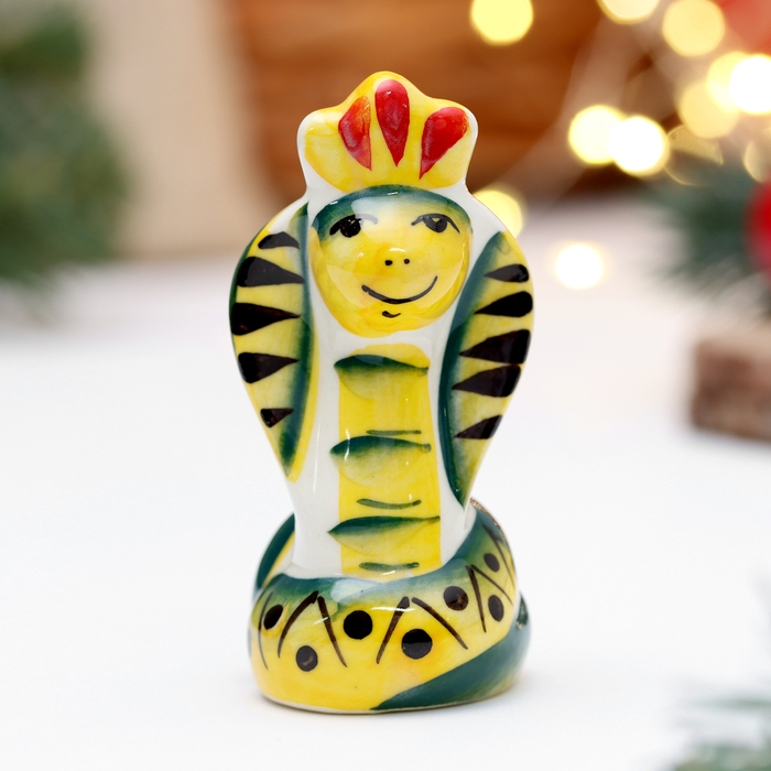 Новый год. Сувенир символ года Новый год. Сувенир символ года "Кобра Королева", 7 см, фарфор