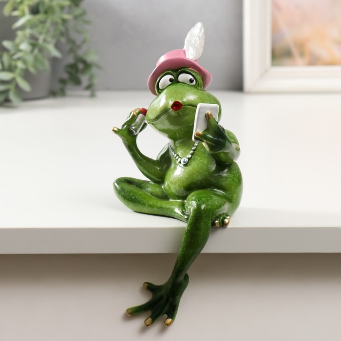 Сувенир полистоун лак на полку Сувенир полистоун лак на полку "Лягуха - модница" 21х10х6,5 см