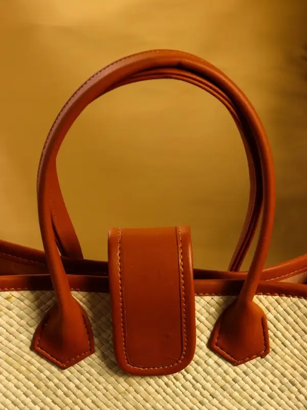 Сумка плетёная на застёжке из пандана 30х10х35 см, бежево-коричневый Сумка плетёная на застёжке из пандана 30х10х35 см, бежево-коричневый