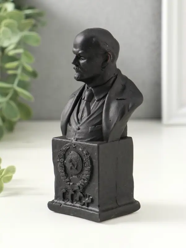 Бюст Ленина, 12х6х4.5см, графит Бюст Ленина, 12х6х4.5см, графит
