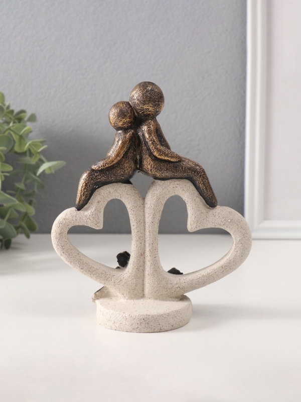 Сувенир полистоун  Сувенир полистоун "Пара на каменных сердцах с розами" под бронзу 7,5х15,3х18 см