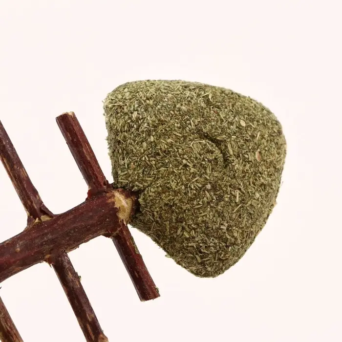 Игрушка для кошек из прессованной кошачьей мяты &laquo;Рыба&raquo;, 8.5 см, скелет из мататаби