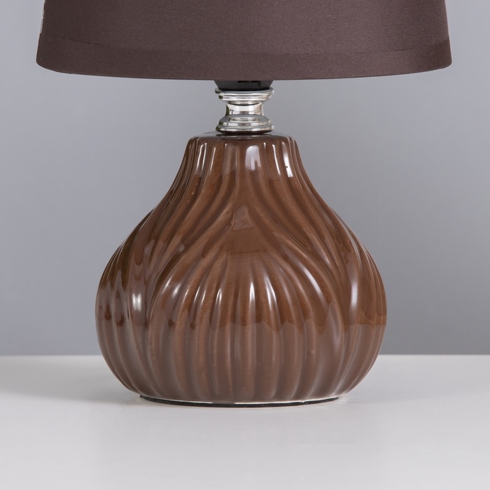 Лампа настольная «Уго» 1×40 Вт Е14 коричневый 14.5×14.5×24 см Лампа настольная «Уго» 1×40 Вт Е14 коричневый 14.5×14.5×24 см