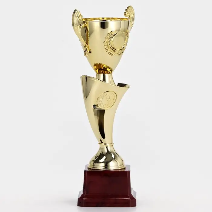 Кубок 097С, наградная фигура, золото, подставка пластик, 21 см