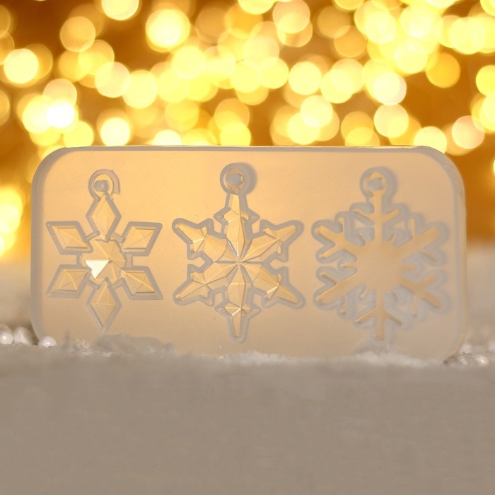 Форма силиконовая универсальная, подвеска «Снежинки» 3 в 1, размер от 5,2 до 5,6 см Форма силиконовая универсальная, подвеска «Снежинки» 3 в 1, размер от 5,2 до 5,6 см