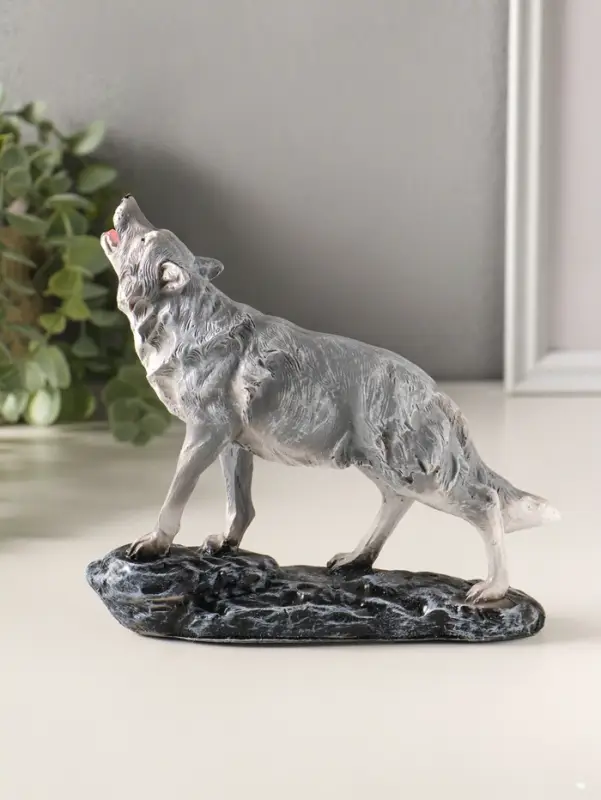 Фигурка полистоун &laquo;Волк воет на луну&raquo;, 17&times;15.5 см