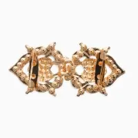 Зажим для кардигана "Ажур", кокошник, цвет белый в золоте Зажим для кардигана "Ажур", кокошник, цвет белый в золоте