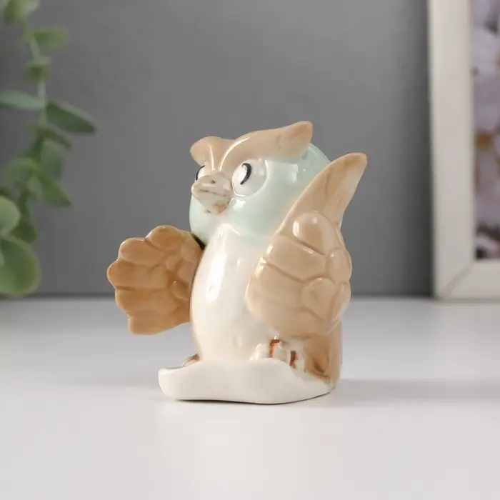Фигурка керамика &laquo;Маленький филин с пером и бумагой&raquo;, 6.5&times;5.6&times;6.4 см