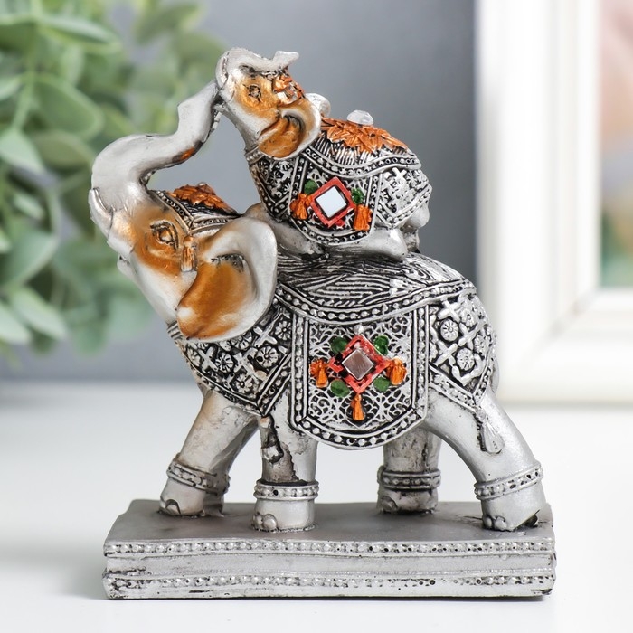 Сувенир полистоун Сувенир полистоун "Слонёнок на слонихе" на подставке серебро 8х4х10 см