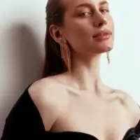 Серьги висячие со стразами &laquo;Вечное сияние&raquo;, лесенка, белые в золоте