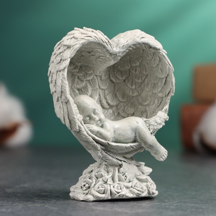 Фигура  Фигура "Младенец спит в крыльях" слоновая кость, 8х5х5см