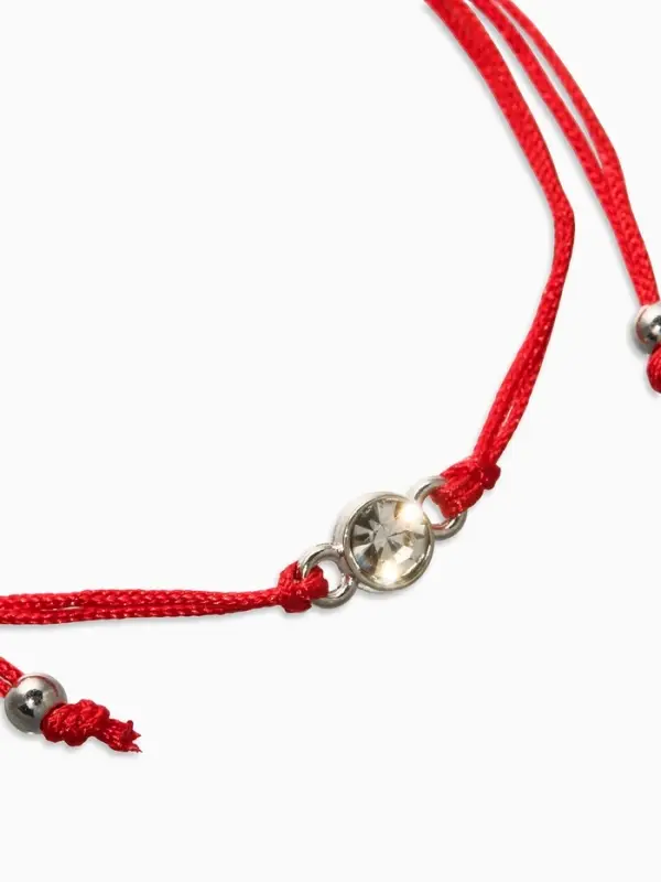 Браслет-оберег &laquo;Красная нить&raquo;, рука счастья Хамса с кристаллом, белый в серебре, d=5.5 см