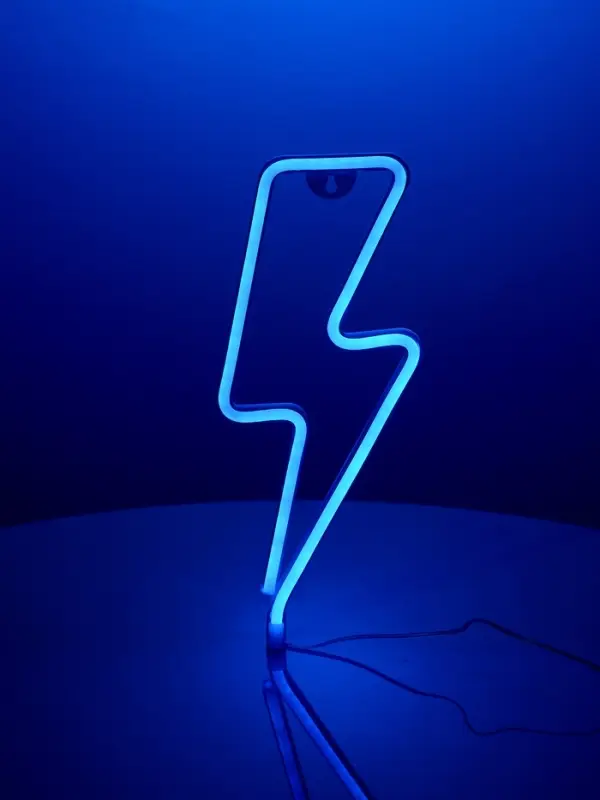 Неоновая вывеска &laquo;Молния&raquo; 13&times;33.5 см, батарейки ААх3 (не в комплекте), USB, свечение голубое