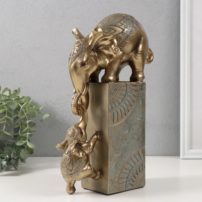 Сувенир полистоун Сувенир полистоун "Слон с малышом на колонне с узорами" бронза с патиной 20х9х28 см