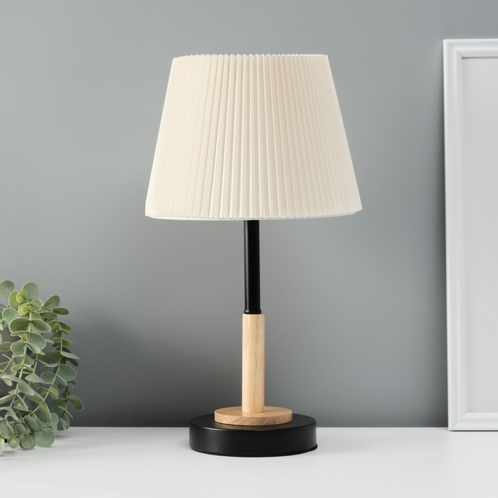 Светильник настольный Светильник настольный "Дипломат" 1х40Вт Е27 черный/бежевый 22,5х22,5х39,5см