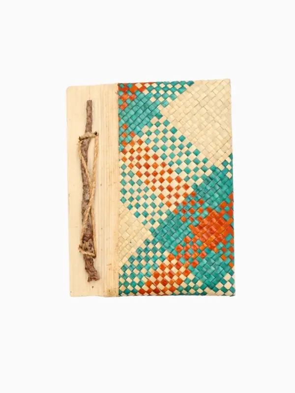 Блокнотик плетёный, 48 листов, 14×18×2 см, красно-синий-зелёный Блокнотик плетёный, 48 листов, 14×18×2 см, красно-синий-зелёный