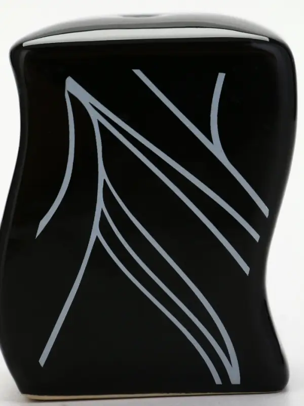 Солонка и перечница &laquo;Линии&raquo;, 100 мл