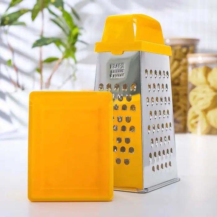 Тёрка с контейнером КВАРЦ &laquo;Комфорт&raquo;, 4 грани, 450 мл, 11&times;8.5&times;27 см, металл, МИКС