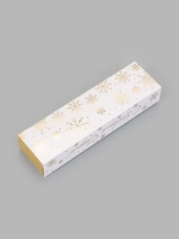 Коробка под 5 конфет &laquo;Золотые снежинки&raquo;, с обечайкой, с окном, 21&times;5&times;3.3 см