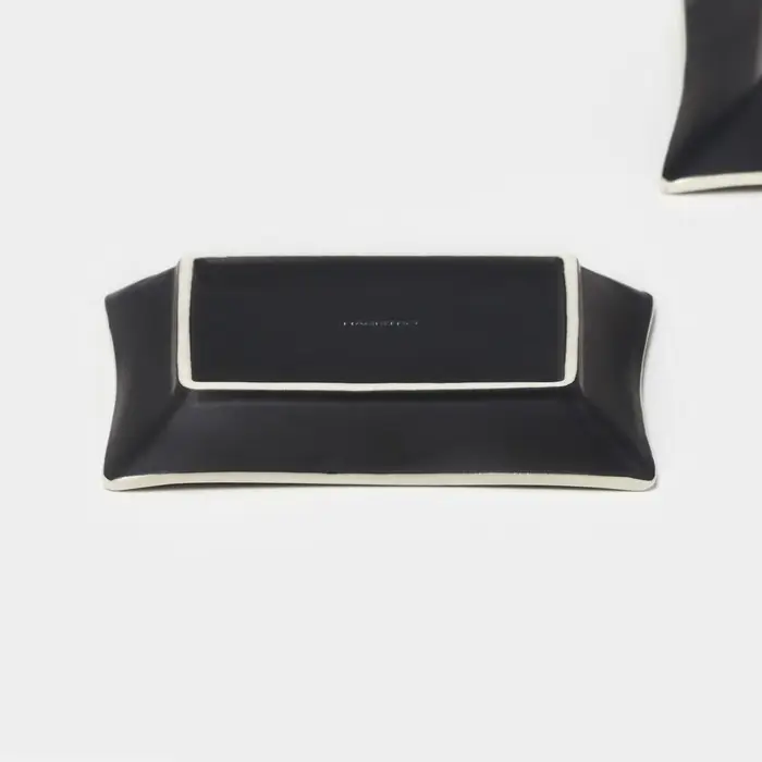 Тарелки Magistro Matt black, 15&times;2 см, набор 2 шт., квадратные, фарфор, белые, чёрные
