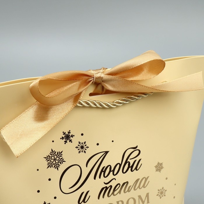 Пакет подарочный новогодний «Любви и тепла», 14 х 17 х 7 см Пакет подарочный новогодний «Любви и тепла», 14 х 17 х 7 см