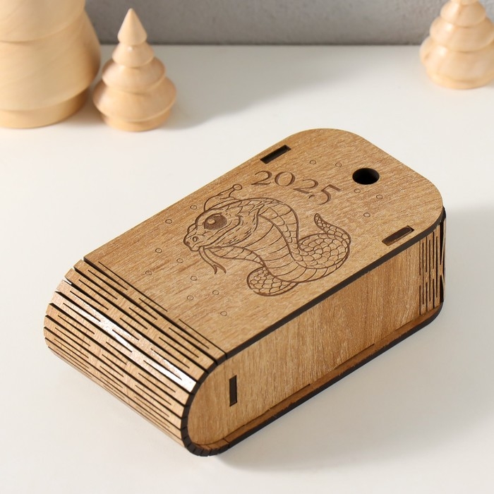 Новогодняя шкатулка  Новогодняя шкатулка "Змея. Кобра в колпаке" 13х7х4