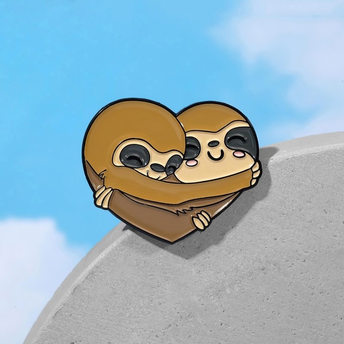 Значок «Два ленивца» сердце, цвет коричневый в чёрном металле Значок «Два ленивца» сердце, цвет коричневый в чёрном металле