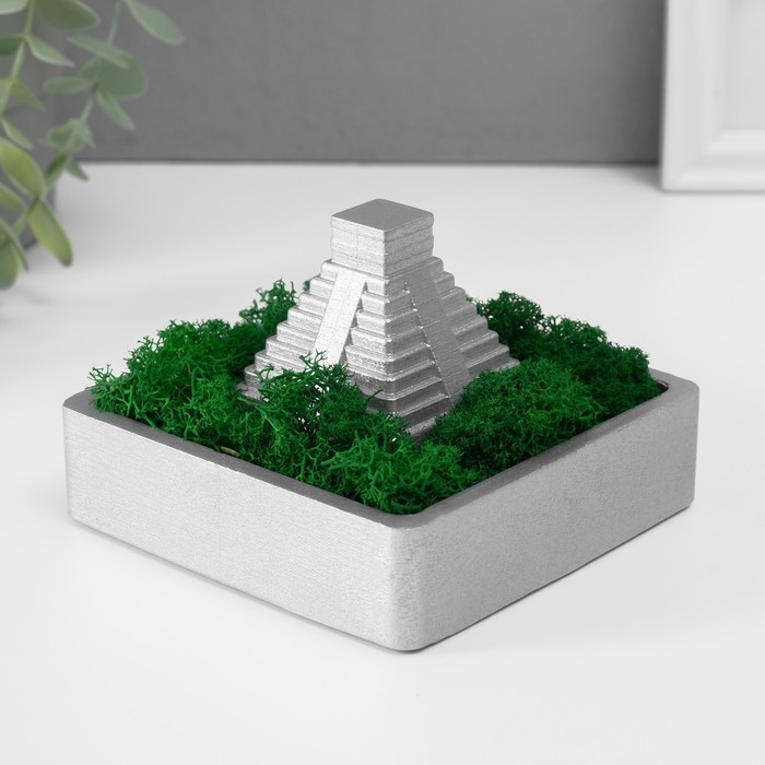 Кашпо бетонное Кашпо бетонное "Храм Солнца" высота 8 см 11,5х11,5 см серебро со мхом (мох зелен. стабилиз)