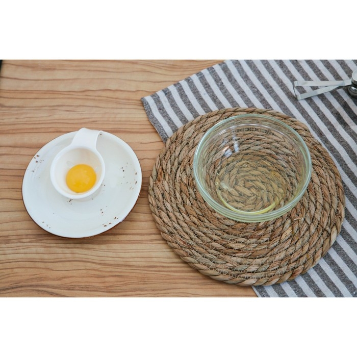 Сепаратор для яиц с фиксатором Доляна, 11×7,5×3,5 см, цвет белый Сепаратор для яиц с фиксатором Доляна, 11×7,5×3,5 см, цвет белый