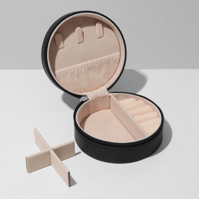 Органайзер для хранения украшений «Шкатулка портативная круг», 9,8×9,8×4,5 см, цвет чёрный Органайзер для хранения украшений «Шкатулка портативная круг», 9,8×9,8×4,5 см, цвет чёрный