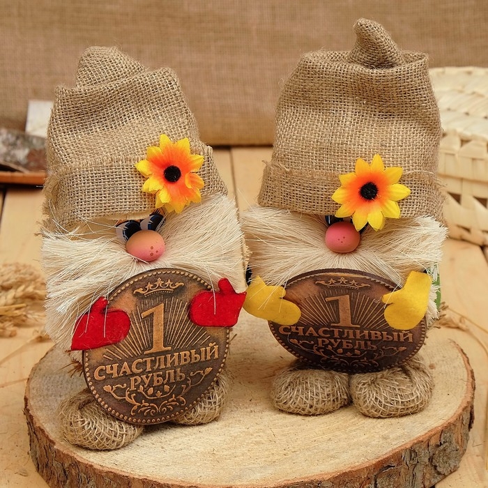 Оберег-домовой Оберег-домовой "Василек в льняном колпаке, с рублем", 18х11х10см, микс