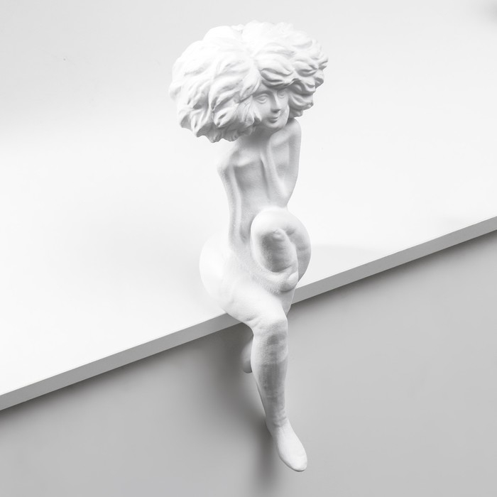 Сувенир полистоун  Сувенир полистоун "Девушка с пышной причёской, задумчивая" белая 40х12х13,5 см