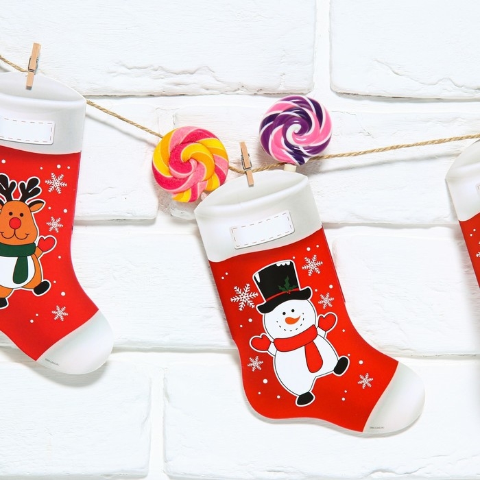 Гирлянда с прищепками новогодняя «Новогодние носочки», на Новый год, красная, длина 1.5 м. Гирлянда с прищепками новогодняя «Новогодние носочки», на Новый год, красная, длина 1.5 м.