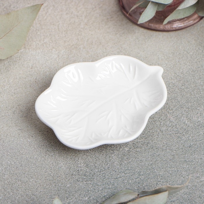 Икорница фарфоровая на ножках Magistro «Лист», 10×8,5 см, цвет белый Икорница фарфоровая на ножках Magistro «Лист», 10×8,5 см, цвет белый