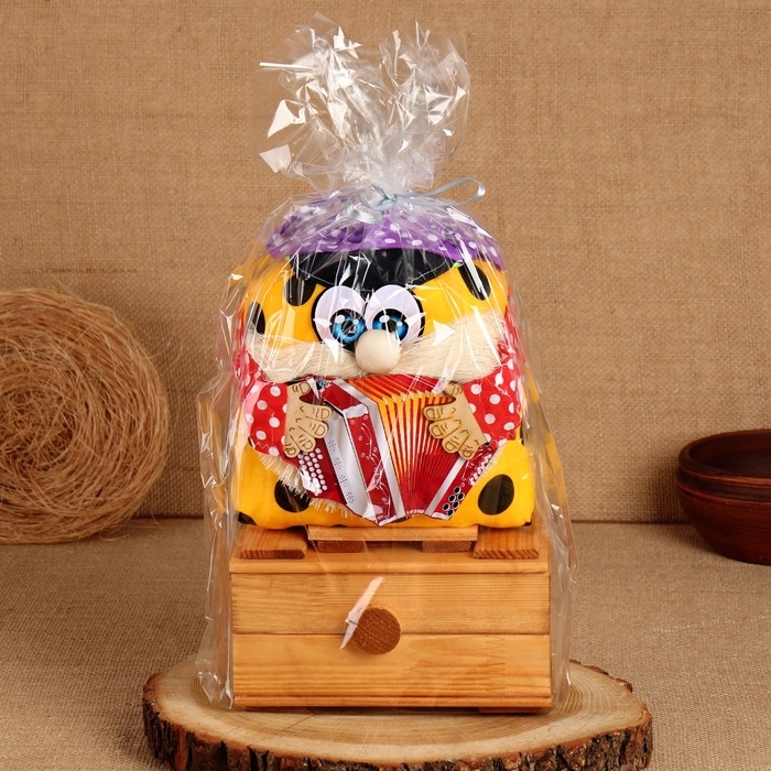 Оберег Оберег "Домовой Санёк", на сундуке, 29 х 20 см