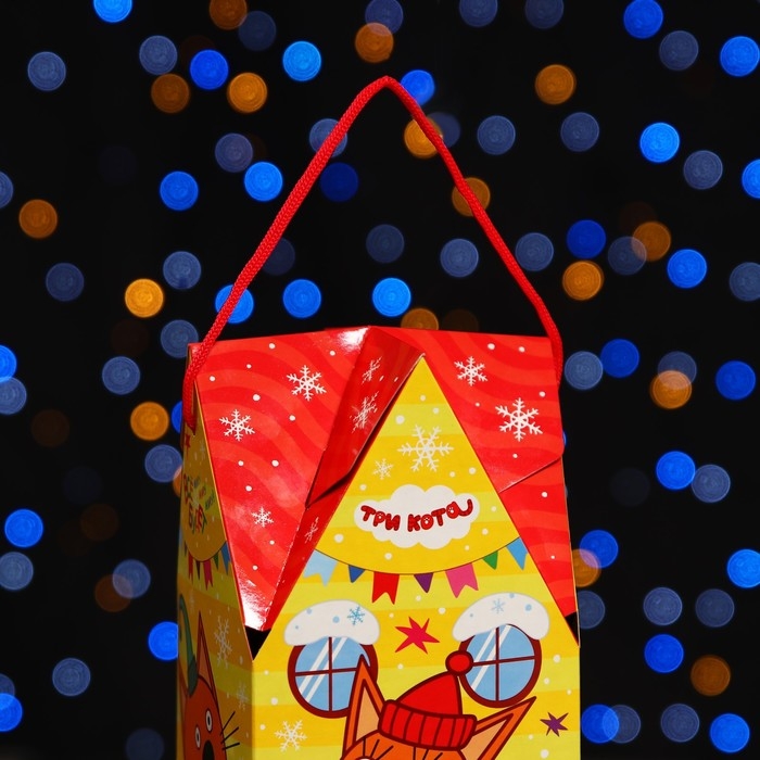 Новый год. Коробка подарочная складная Новый год. Коробка подарочная складная "Три кота" 10,5 х 10,5 х 21,5 см.