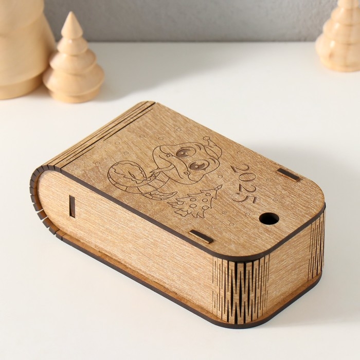 Новогодняя шкатулка  Новогодняя шкатулка "Змея. У ёлочки" 13х7х4