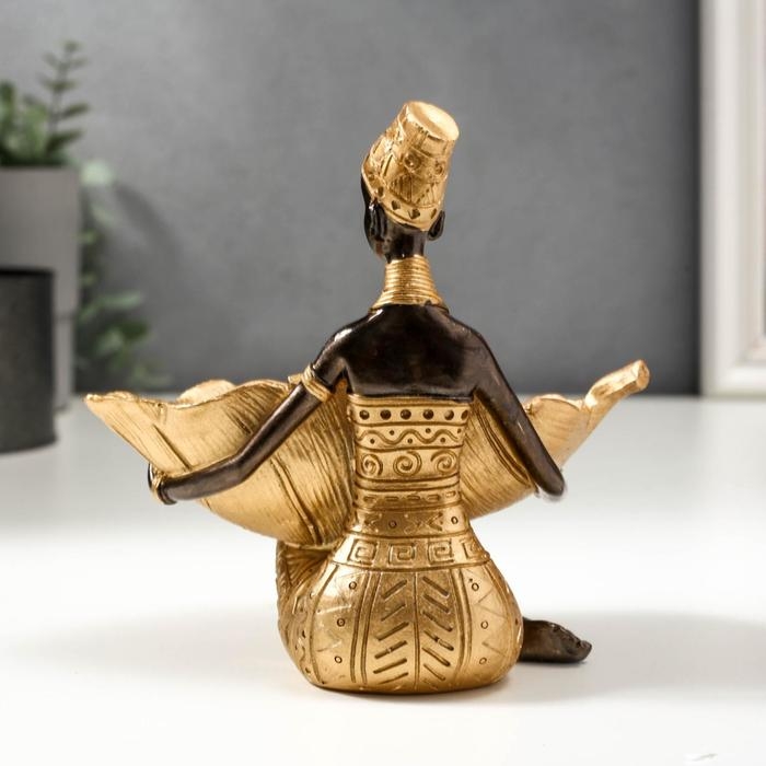 Сувенир полистоун подставка  Сувенир полистоун подставка "Африканка с золотым листом" 14х14,8х9,5 см