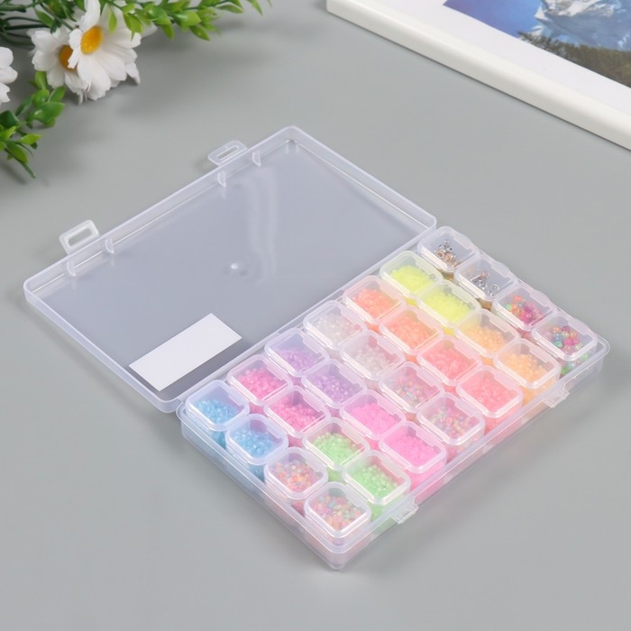 Бисер стекло 12/0 в шкатулке  Бисер стекло 12/0 в шкатулке "Светящийся в темноте" стеклярус и бусины 17,5х10х2 см