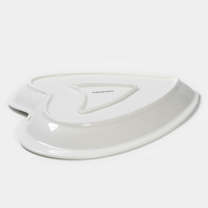 Блюдо фарфоровое Magistro «Сердце Бланш», 24×27×3 см, цвет белый Блюдо фарфоровое Magistro «Сердце Бланш», 24×27×3 см, цвет белый