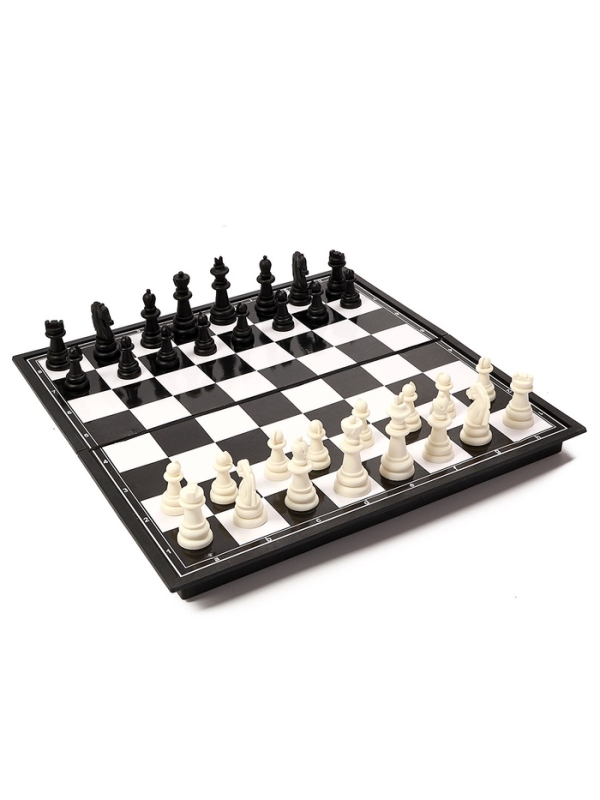 Шахматы 31 х 31 см, король h-5.8 см, d-2.3 см, доска и фигуры пластик Шахматы 31 х 31 см, король h-5.8 см, d-2.3 см, доска и фигуры пластик