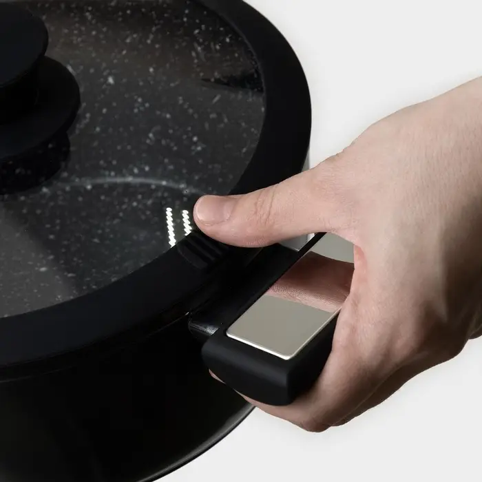 Крышка Magistro, d=20 см, со сливом, с силиконовым ободком и ручкой, жаропрочное стекло