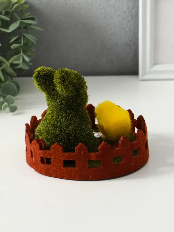 Сувенир пасхальный "Зайчик с цыплятами на лужайке с забором" 12,5х12,5х10,5 см