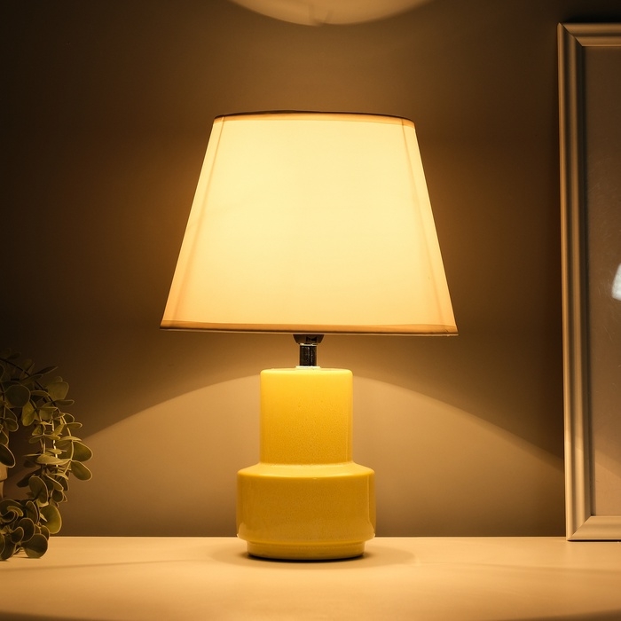 Лампа настольная Лампа настольная "Теория" 1х40Вт Е14 бежевый 22,2х22,2х33см