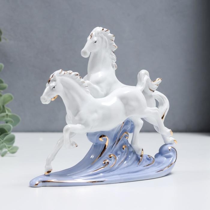 Сувенир керамика Сувенир керамика "Скачки арабских скакунов" белый с золотом 16 см